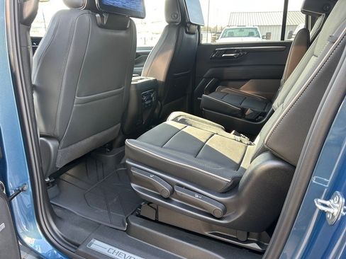 New 2026 Chevrolet Suburban Premier image 16