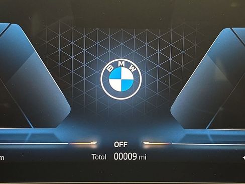 New 2025 BMW 330i xDrive Sedan w/ Convenience Package AWD/4WD image 16