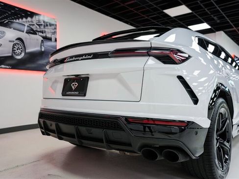 Used 2021 Lamborghini Urus AWD/4WD image 31