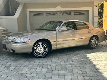 Used 2007 Lincoln Town Car Signature Limited