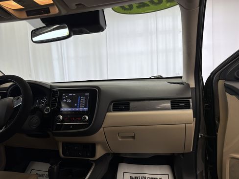 Used 2020 Mitsubishi Outlander FWD image 11