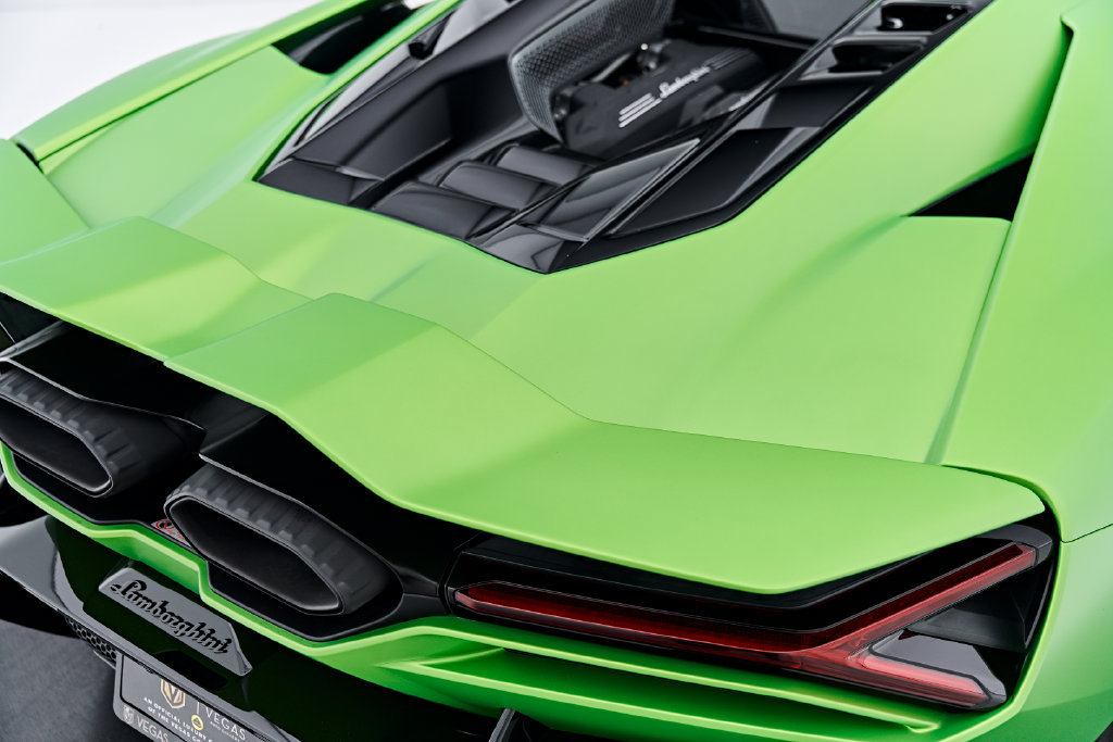 Used 2024 Lamborghini Revuelto AWD/4WD image 31