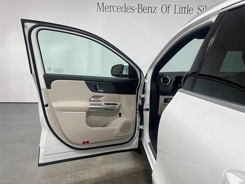 Used 2025 Mercedes-Benz GLA 250 4MATIC image 17