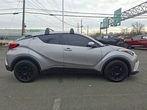 Used 2019 Toyota C-HR LE image 28
