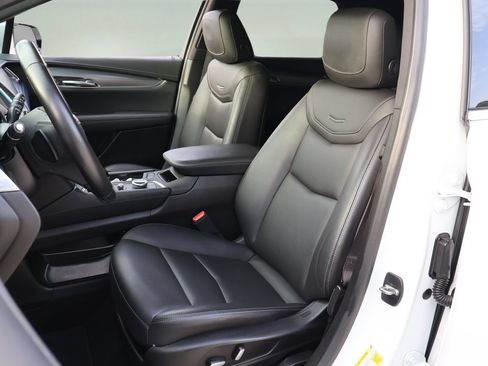 Certified 2022 Cadillac XT5 Luxury FWD image 12