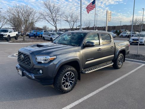 Used 2020 Toyota Tacoma TRD Sport image 3