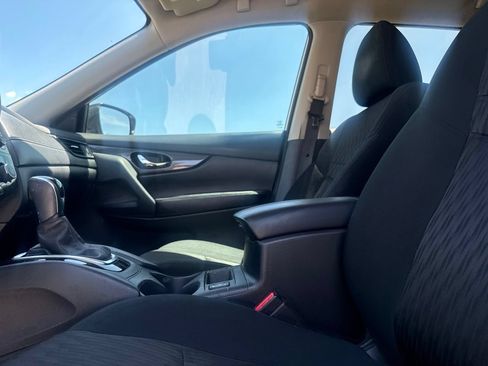Used 2020 Nissan Rogue SV FWD image 36