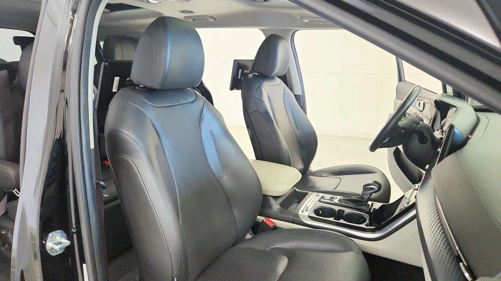 Used 2022 Kia Carnival SX Prestige FWD image 37