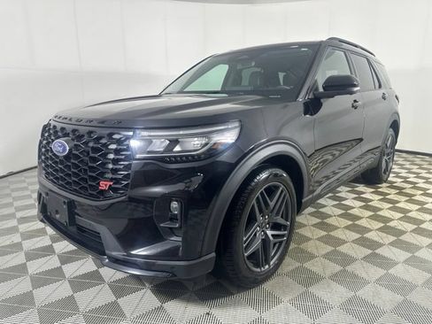 Used 2025 Ford Explorer ST AWD/4WD image 3