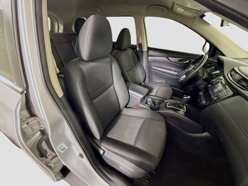 Used 2018 Nissan Rogue SV image 29