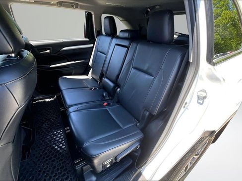 Used 2019 Toyota Highlander SE AWD/4WD image 22