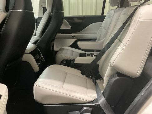 Used 2025 Lincoln Aviator Reserve w/ Equipment Group 201A AWD/4WD image 11