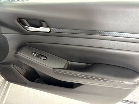 Used 2024 Nissan Altima 2.5 SV FWD image 14