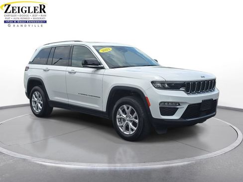 Certified 2023 Jeep Grand Cherokee Limited AWD/4WD image 3