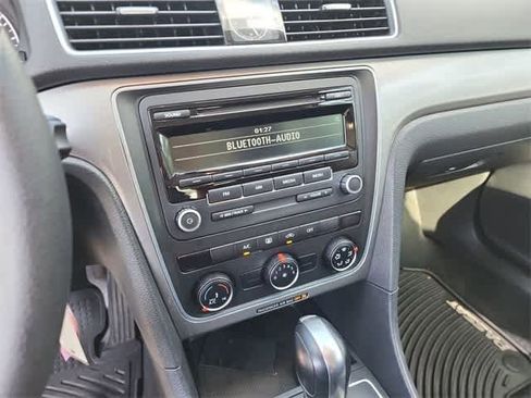 Used 2013 Volkswagen Passat 2.5 S image 23