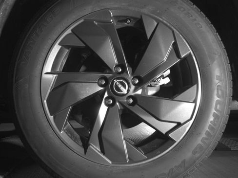 Used 2025 Nissan Rogue SV FWD image 17