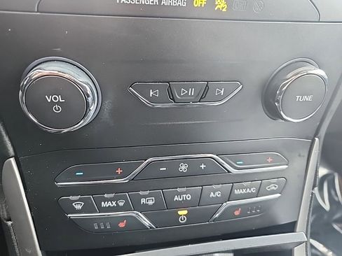 Certified 2020 Ford Edge SEL w/ Cold Weather Package image 21