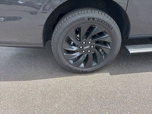 Used 2025 Lincoln Navigator L Reserve w/ Jet Appearance Package AWD/4WD image 6