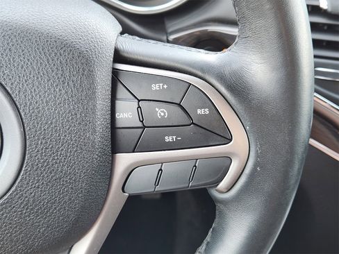 Used 2018 Jeep Grand Cherokee Overland image 40