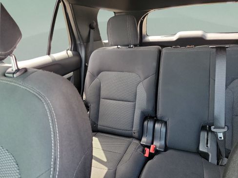 Used 2017 Ford Explorer XLT w/ Equipment Group 201A FWD image 8