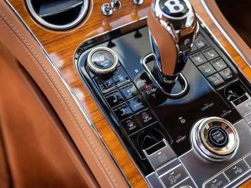 Certified 2022 Bentley Continental GT AWD/4WD image 33