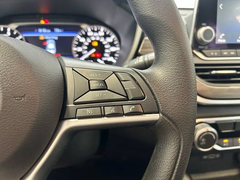 Used 2025 Nissan Altima 2.5 SV FWD image 10