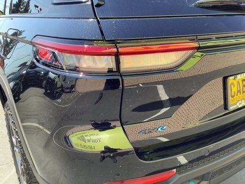 New 2023 Jeep Grand Cherokee Trailhawk w/ Luxury Tech Group III image 51