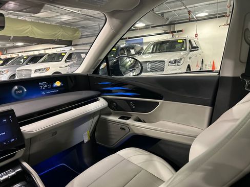 Used 2026 Lincoln Nautilus Premier w/ Equipment Group 102A image 26