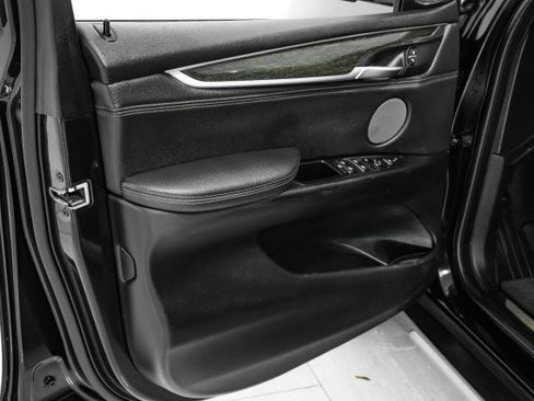 Used 2018 BMW X5 xDrive50i w/ Premium Package image 39