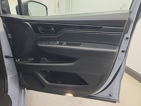 Used 2023 Honda Odyssey Elite image 13