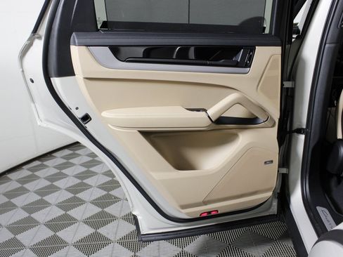 New 2026 Porsche Cayenne Coupe image 33