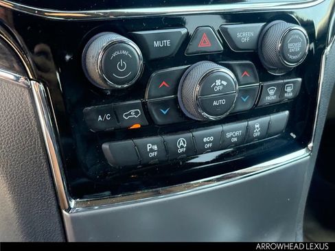 Used 2020 Jeep Grand Cherokee Overland AWD/4WD image 24