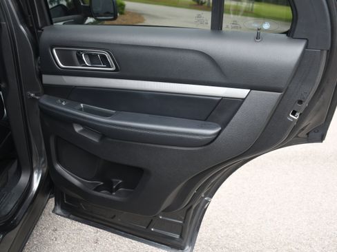 Used 2017 Ford Explorer XLT w/ Equipment Group 202A FWD image 19