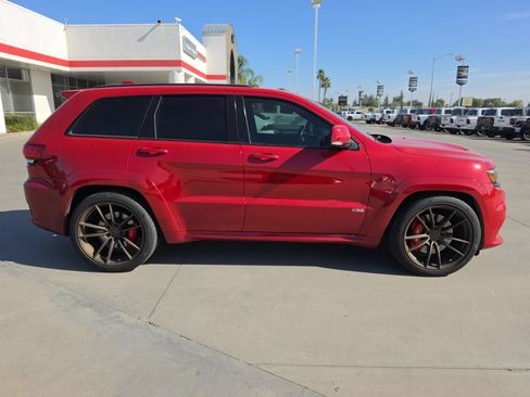 Used 2018 Jeep Grand Cherokee SRT AWD/4WD image 3