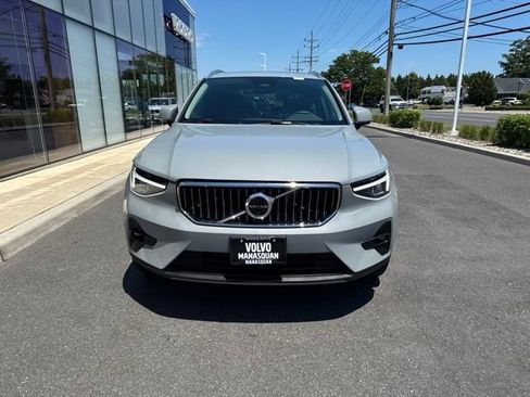 Used 2025 Volvo XC40 B5 Plus AWD/4WD image 7