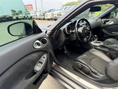 Used 2015 Nissan 370Z Touring RWD image 15