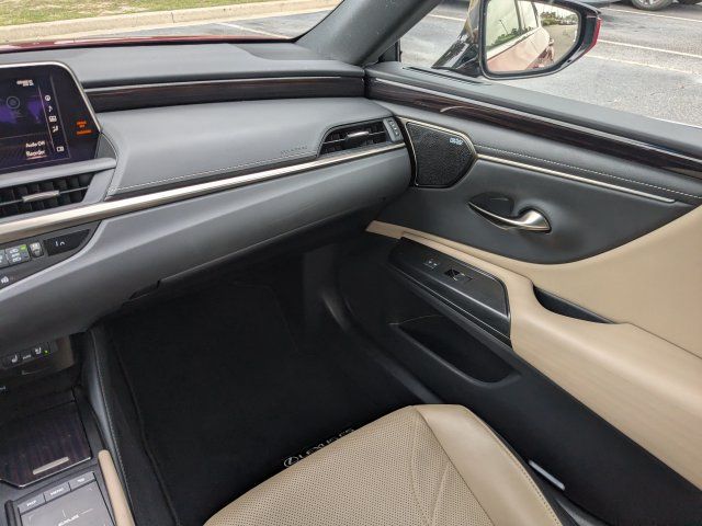 Used 2021 Lexus ES 300h Ultra Luxury w/ Accessory Package 2 FWD image 17