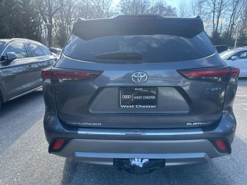 Used 2025 Toyota Highlander Platinum image 5