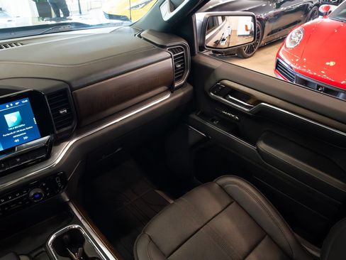 Used 2023 Chevrolet Silverado 1500 High Country w/ High Country Premium Package AWD/4WD image 10