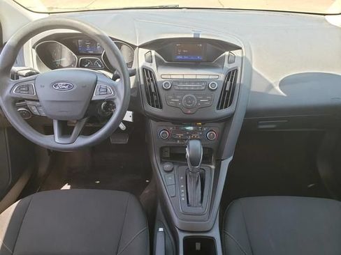 Used 2018 Ford Focus SE FWD image 14