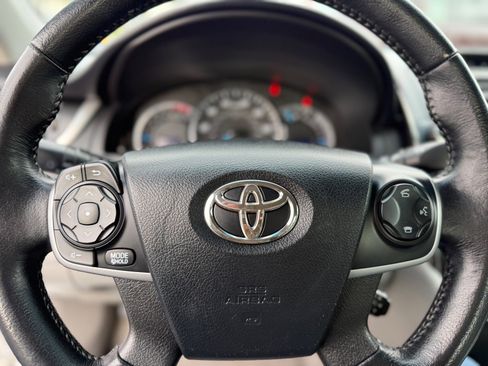 Used 2013 Toyota Camry XLE w/ Leather Pkg image 39