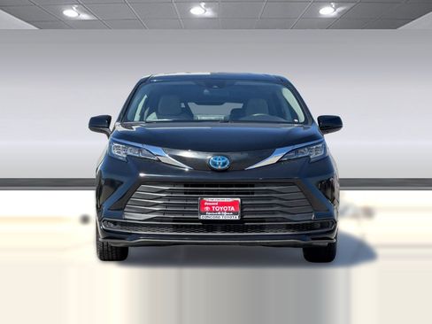 Used 2022 Toyota Sienna LE FWD image 6