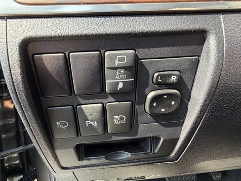 Used 2021 Toyota Land Cruiser Heritage Edition AWD/4WD image 15