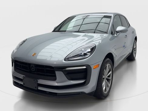 Used 2024 Porsche Macan AWD/4WD image 4