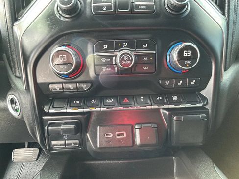 Used 2019 Chevrolet Silverado 1500 LTZ w/ LTZ Texas Edition AWD/4WD image 23
