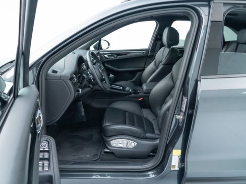 Certified 2026 Porsche Macan AWD/4WD image 17