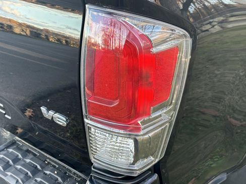 Used 2016 Toyota Tacoma Limited image 24