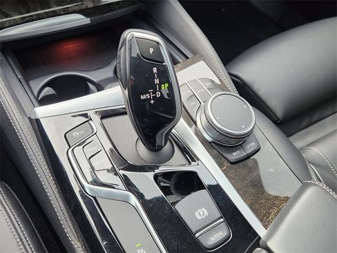 Used 2020 BMW M550i xDrive w/ Executive Package image 31