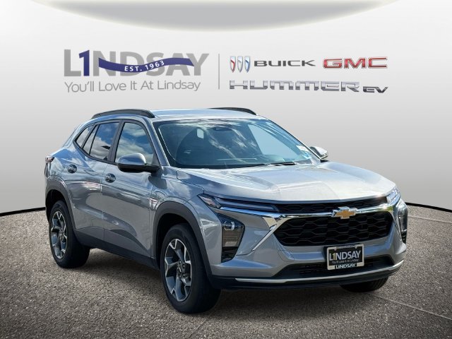Used 2026 Chevrolet Trax LT FWD image 2