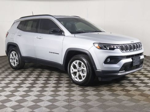 Used 2025 Jeep Compass Latitude AWD/4WD image 44